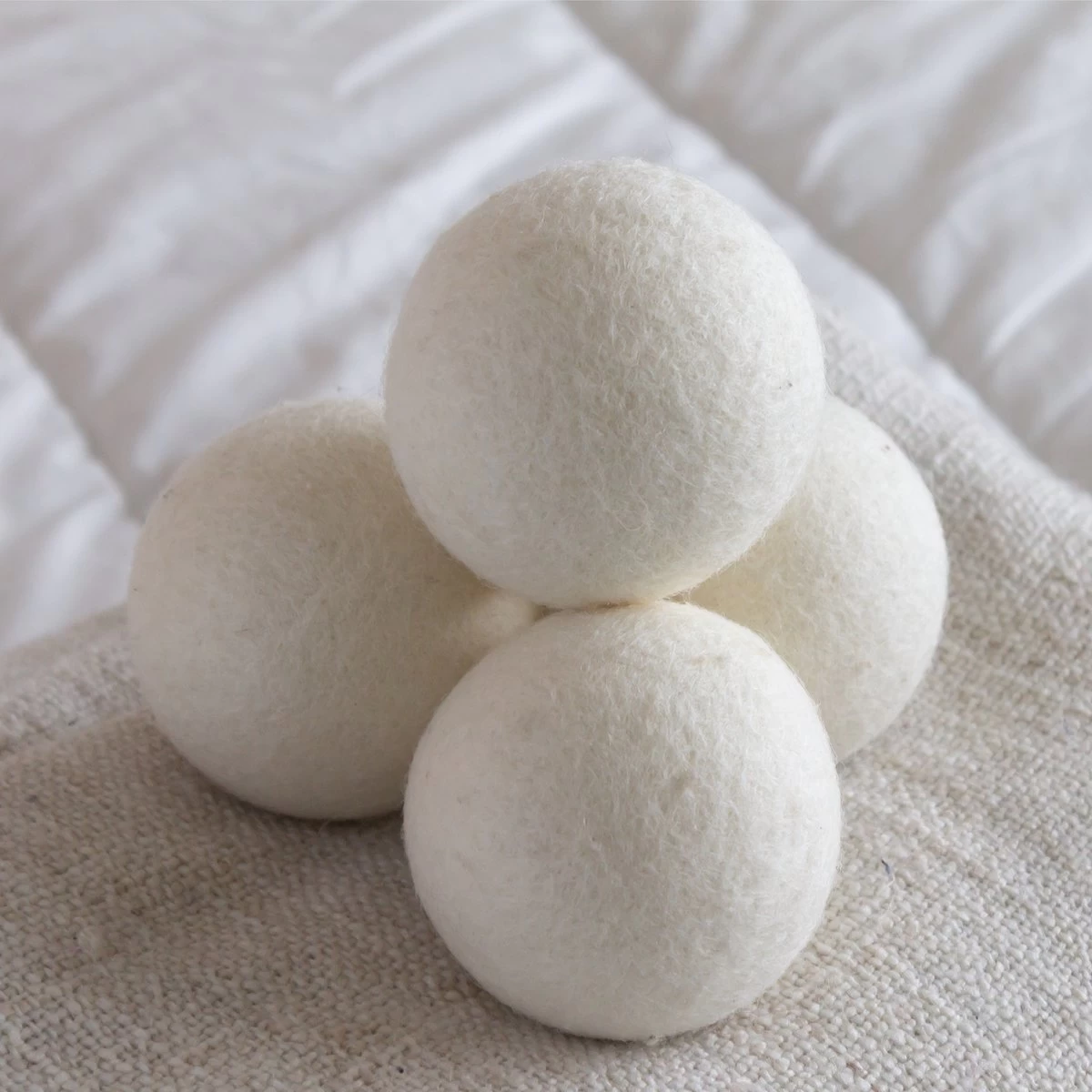 Apeiron Drogerballen - Droogballen - 6 XL Wasbollen - Droger - Duurzaam - Wasmachine - Wasverzachter - Energie Besparen - Zero Waste - Schapenvacht - Wol - Afbeelding 4