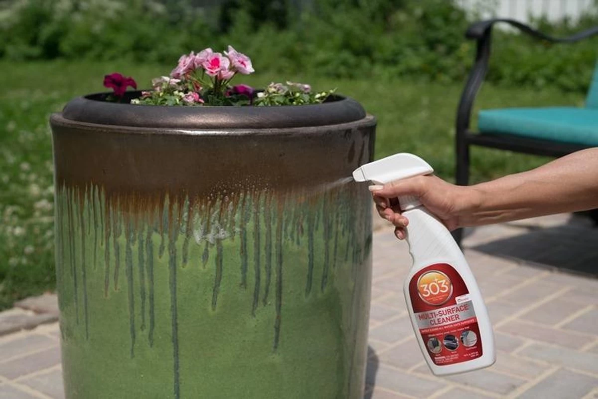 303® Multi-Surface Cleaner - 946 Ml | Veilig Voor Alle Soorten Bekleding En Vinyl. Vlekken Verdwijnen Binnen Enkele Minuten En Verkleurde Oppervlakken Komen Weer Tot Leven. - Afbeelding 2